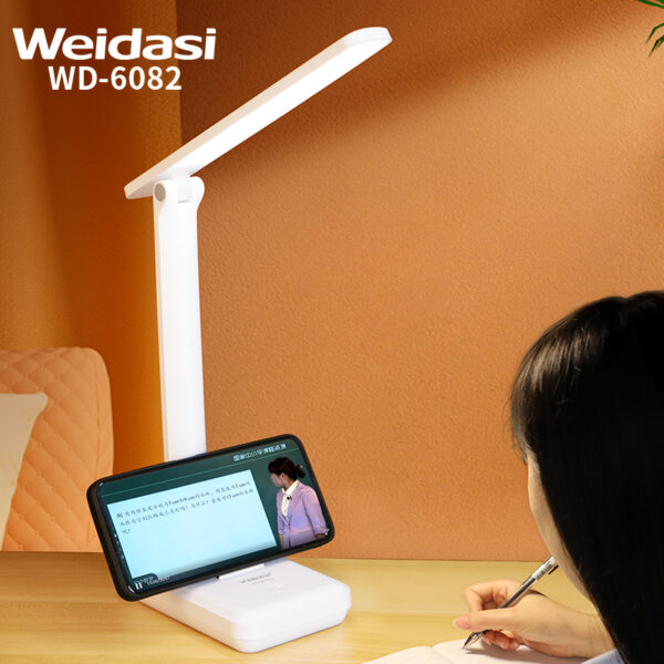寝室の机の読書ランプのテーブルのための再充電可能なランプの机は枕元 